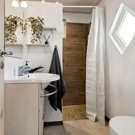 Vakantiehuis Glenna - 1-8km From The Sea By Interhome *